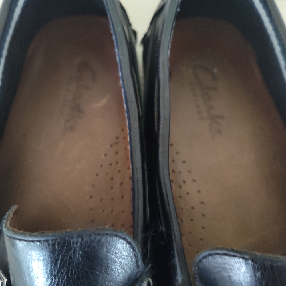 Clarks Men's Black Loafers - Picture 2 of 5